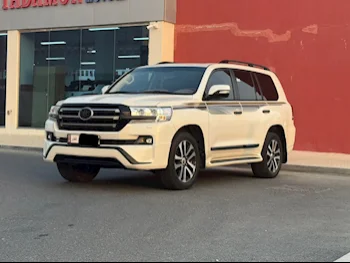 Toyota  Land Cruiser  GXR  2016  Automatic  361,000 Km  8 Cylinder  Four Wheel Drive (4WD)  SUV  White