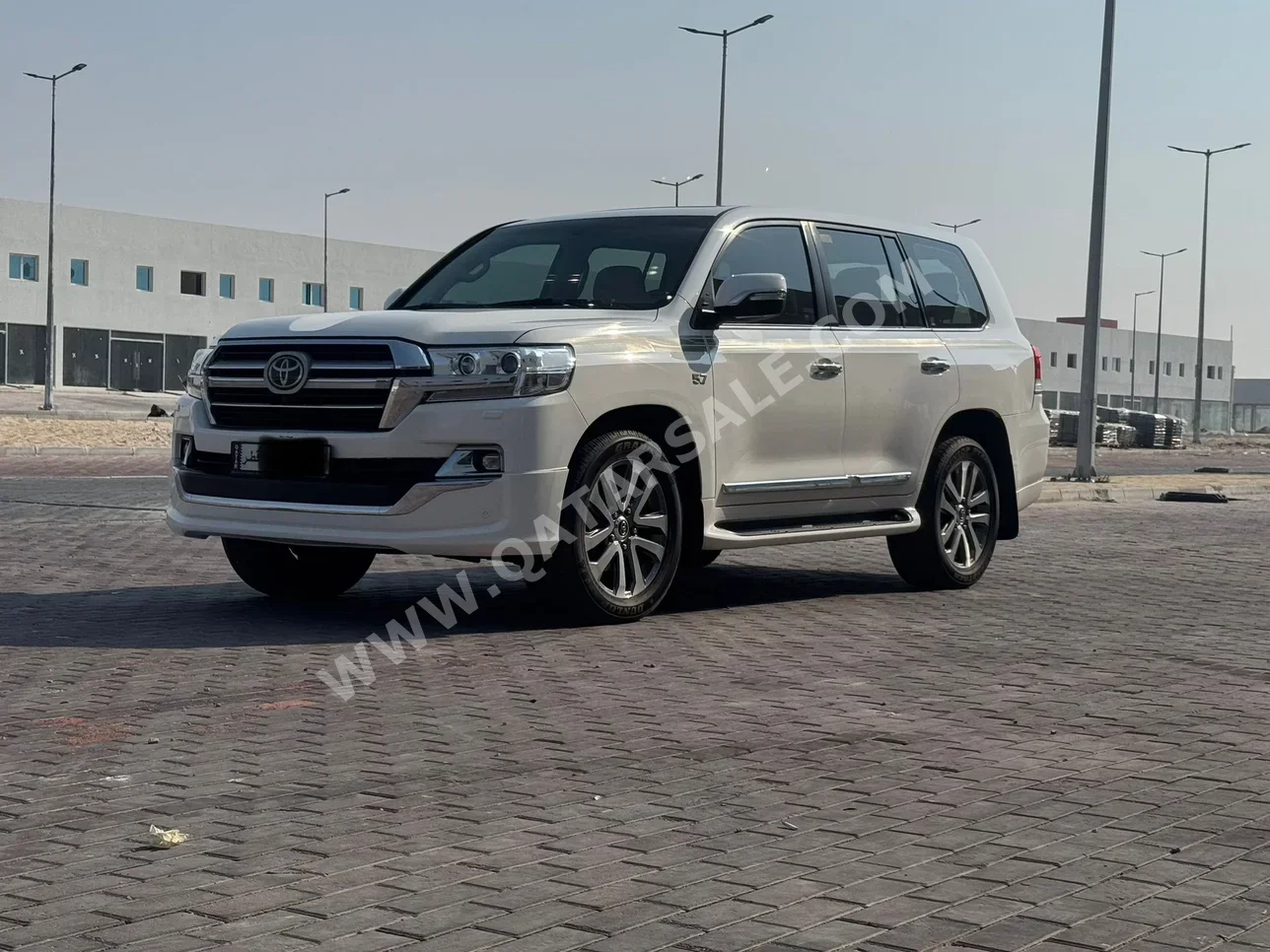 Toyota  Land Cruiser  VXR  2019  Automatic  87,000 Km  8 Cylinder  Four Wheel Drive (4WD)  SUV  White