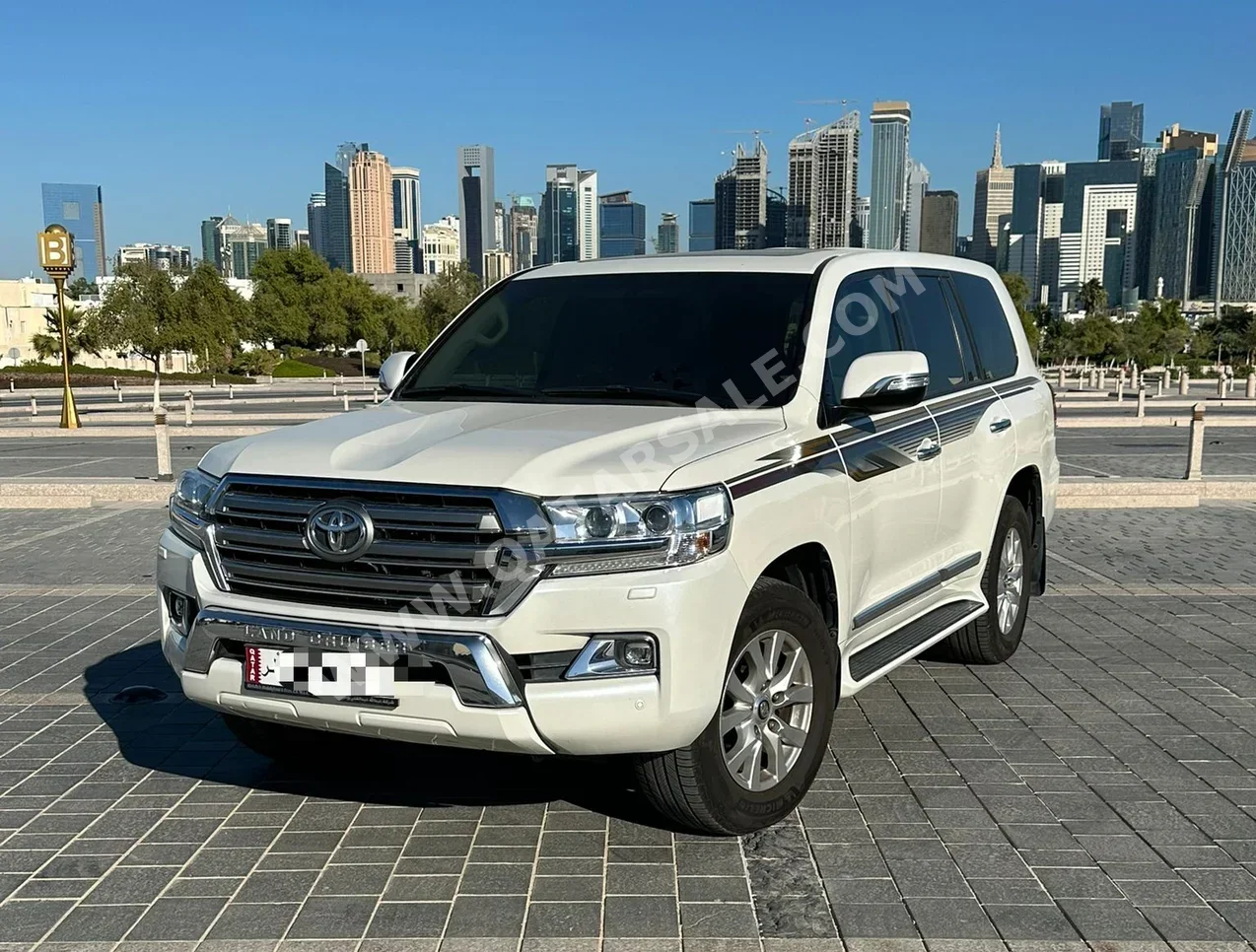 Toyota  Land Cruiser  GXR  2016  Automatic  178,000 Km  8 Cylinder  Four Wheel Drive (4WD)  SUV  Pearl