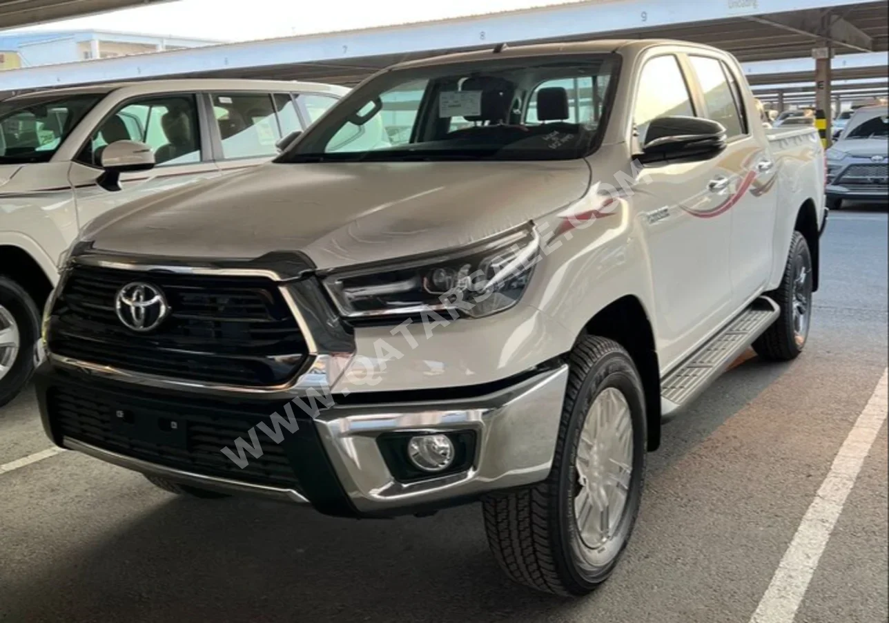 Toyota  Hilux  SR5  2025  Automatic  0 Km  4 Cylinder  Four Wheel Drive (4WD)  Pick Up  White  With Warranty