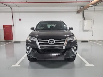 Toyota  Fortuner  SR5  2016  Automatic  111,916 Km  6 Cylinder  Four Wheel Drive (4WD)  SUV  Beige and Brown  With Warranty