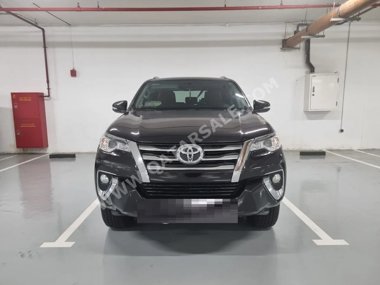 Toyota  Fortuner  SR5  2016  Automatic  111,916 Km  6 Cylinder  Four Wheel Drive (4WD)  SUV  Beige and Brown  With Warranty