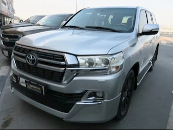 Toyota  Land Cruiser  VXR  2015  Automatic  44,000 Km  8 Cylinder  Four Wheel Drive (4WD)  SUV  Silver