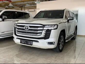 Toyota  Land Cruiser  VX Twin Turbo  2023  Automatic  44,000 Km  6 Cylinder  Four Wheel Drive (4WD)  SUV  White