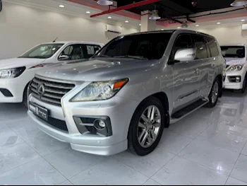 Lexus  LX  570 S  2014  Automatic  203,000 Km  8 Cylinder  Four Wheel Drive (4WD)  SUV  Silver