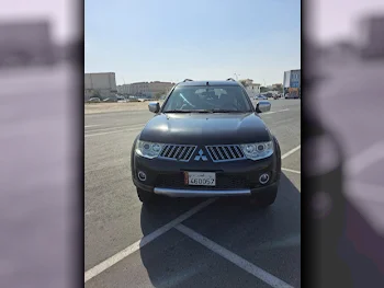 Mitsubishi  Pajero  Sport  2010  Automatic  295,000 Km  6 Cylinder  Rear Wheel Drive (RWD)  SUV  Black