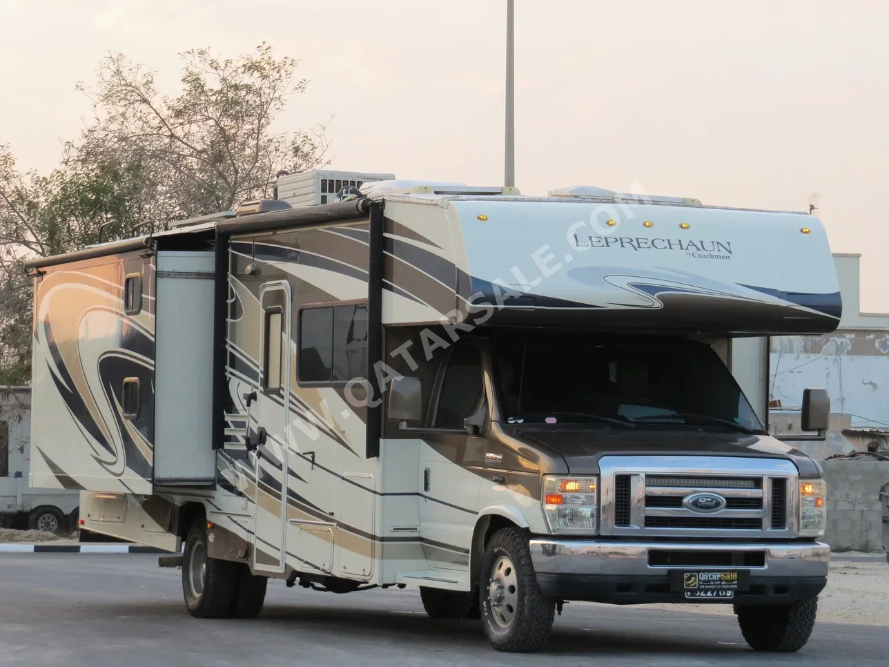 Caravan - 2014  - White  -Made in United States of America(USA)  - 17,000 Km