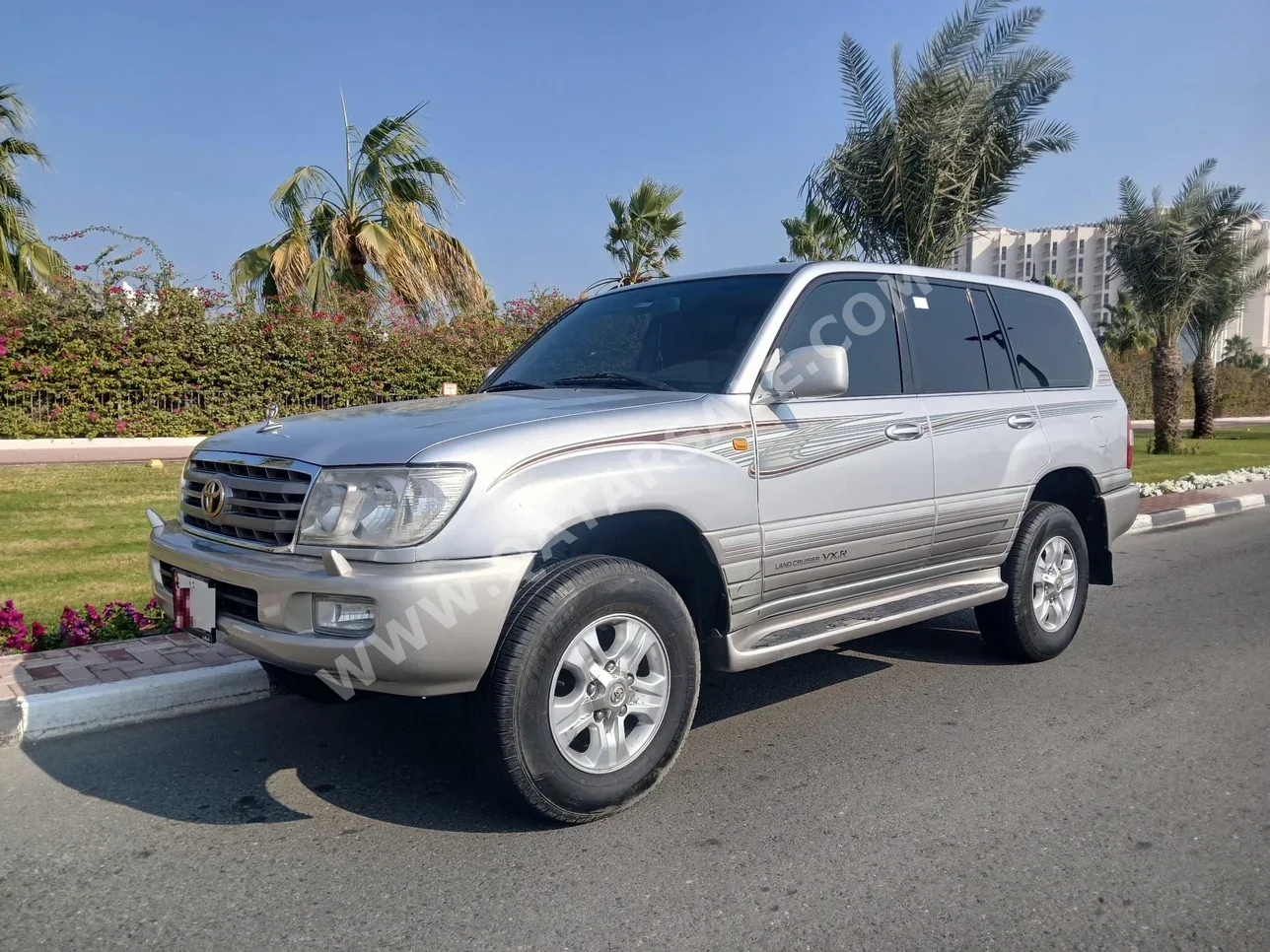 Toyota  Land Cruiser  VXR  2006  Automatic  600,000 Km  8 Cylinder  Four Wheel Drive (4WD)  SUV  Silver