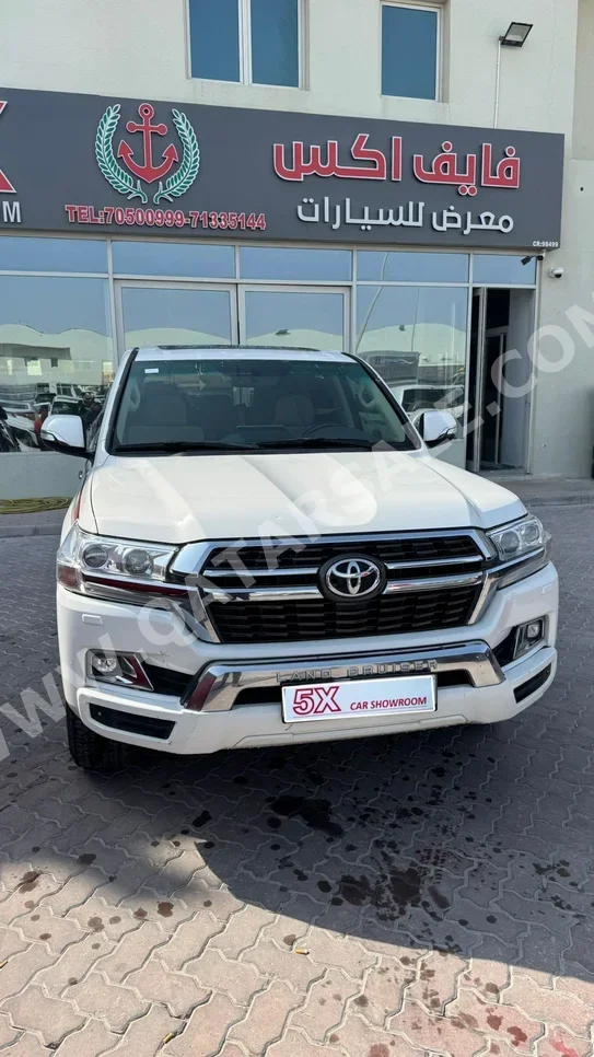 Toyota  Land Cruiser  GXR  2021  Automatic  100,000 Km  8 Cylinder  Four Wheel Drive (4WD)  SUV  White