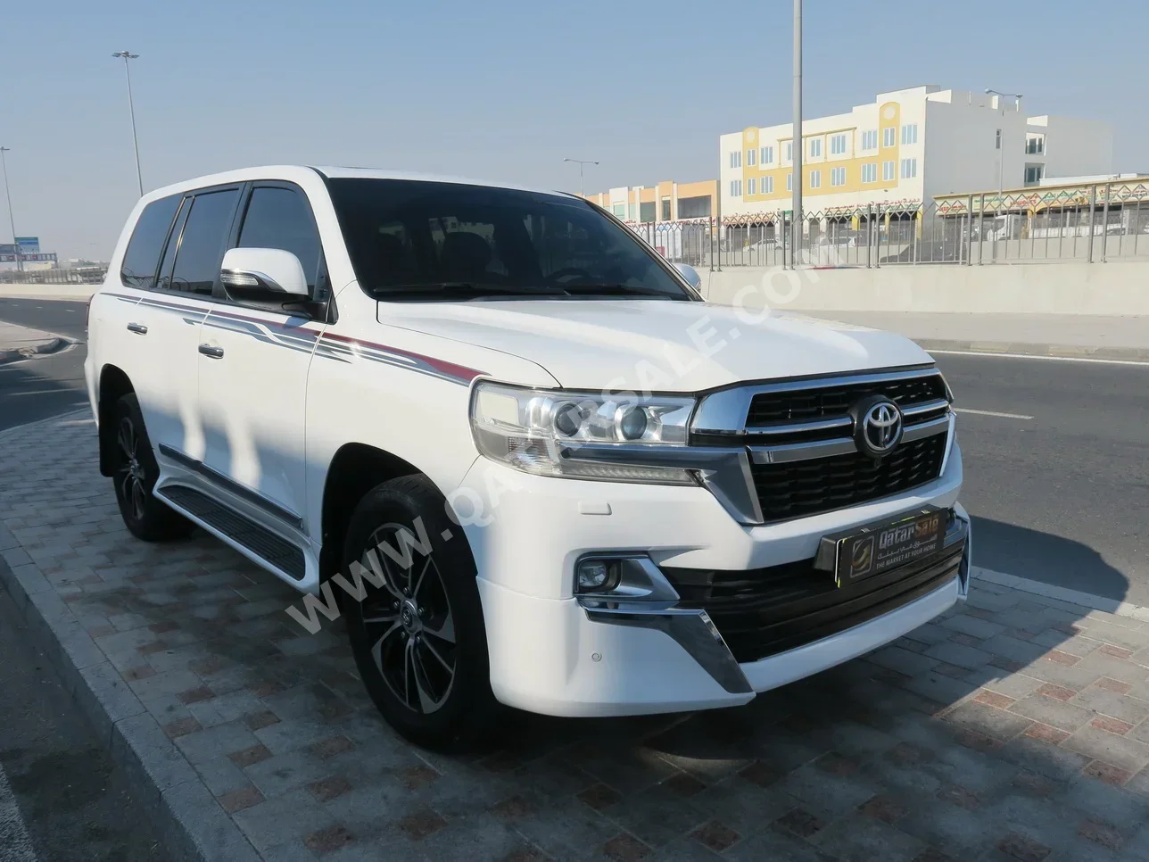 Toyota  Land Cruiser  GXR  2016  Automatic  287,000 Km  8 Cylinder  Four Wheel Drive (4WD)  SUV  White