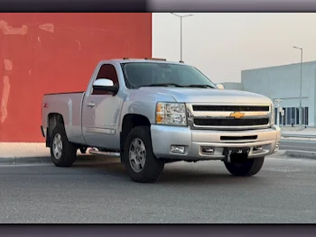 Chevrolet  Silverado  LT  2013  Automatic  400,000 Km  8 Cylinder  Four Wheel Drive (4WD)  Pick Up  Silver