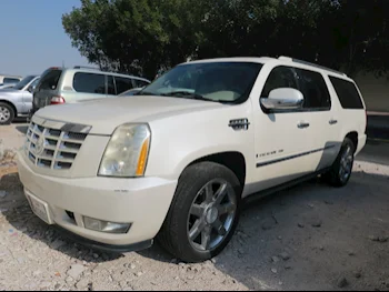 Cadillac  Escalade  2009  Automatic  225,000 Km  8 Cylinder  Four Wheel Drive (4WD)  SUV  White