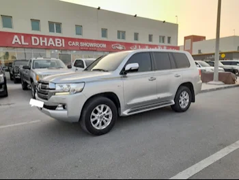 Toyota  Land Cruiser  VXR  2017  Automatic  215,000 Km  8 Cylinder  Four Wheel Drive (4WD)  SUV  Silver