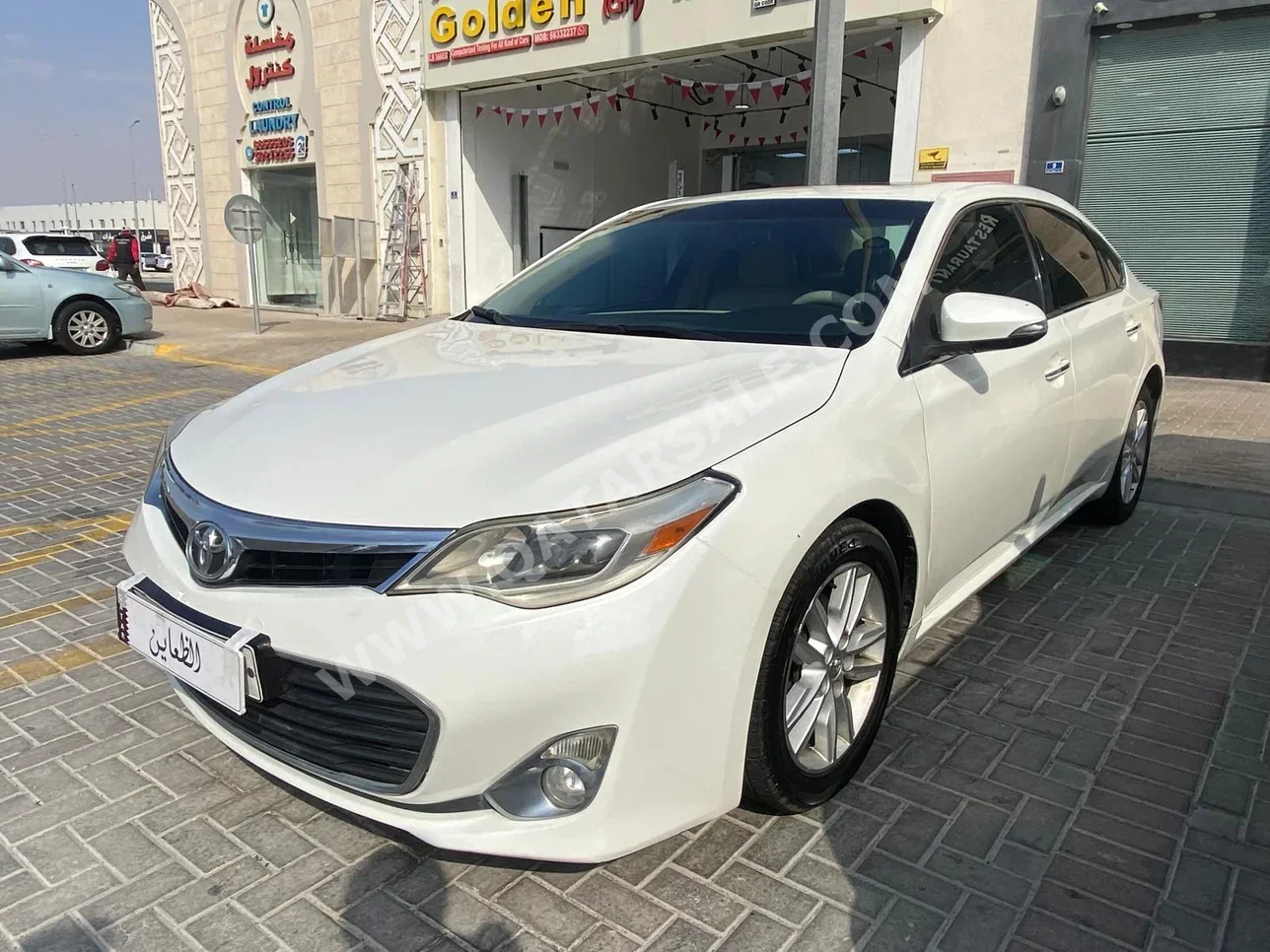 Toyota  Avalon  XLE  2014  Automatic  195,000 Km  6 Cylinder  Front Wheel Drive (FWD)  Sedan  White