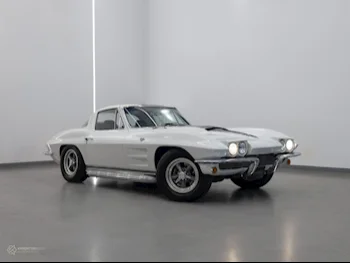 Chevrolet  Corvette  STINGRAY  1964  Automatic  106,200 Km  8 Cylinder  Rear Wheel Drive (RWD)  Coupe / Sport  White