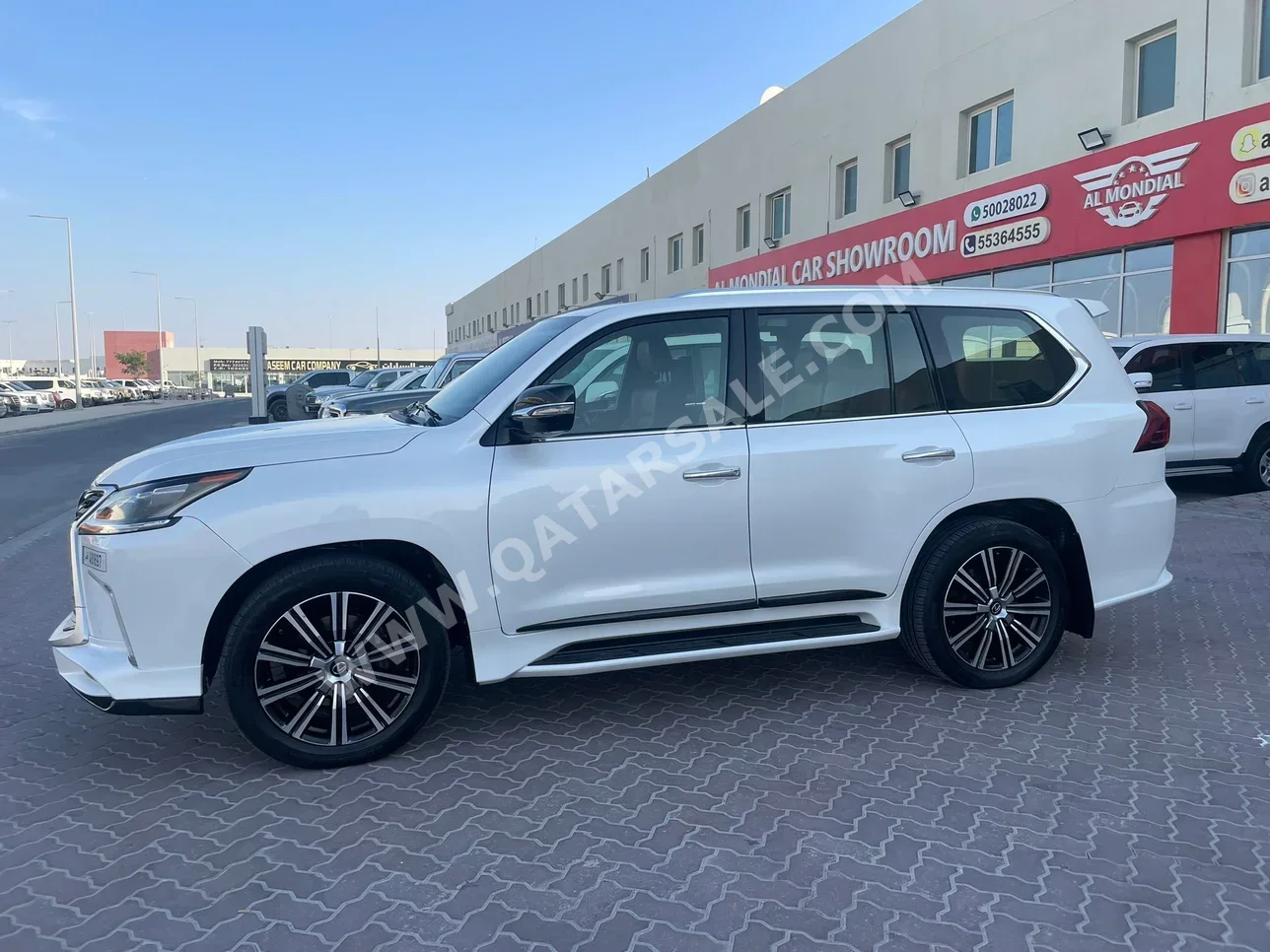 Lexus  LX  570 S  2017  Automatic  236,000 Km  8 Cylinder  Four Wheel Drive (4WD)  SUV  White