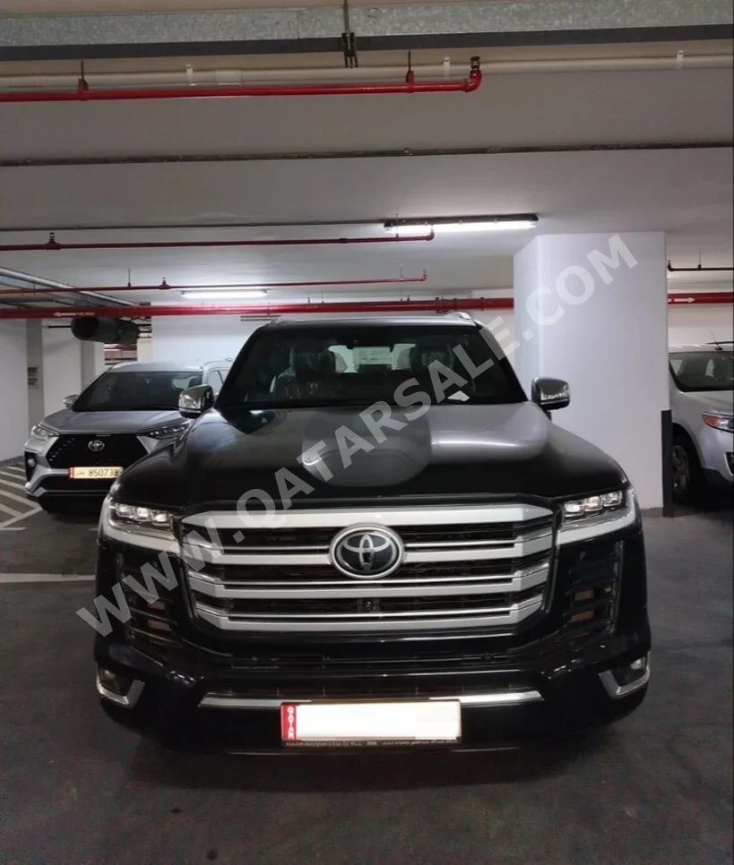 Toyota  Land Cruiser  VXR  2023  Automatic  20,000 Km  6 Cylinder  Four Wheel Drive (4WD)  SUV  Black  With Warranty