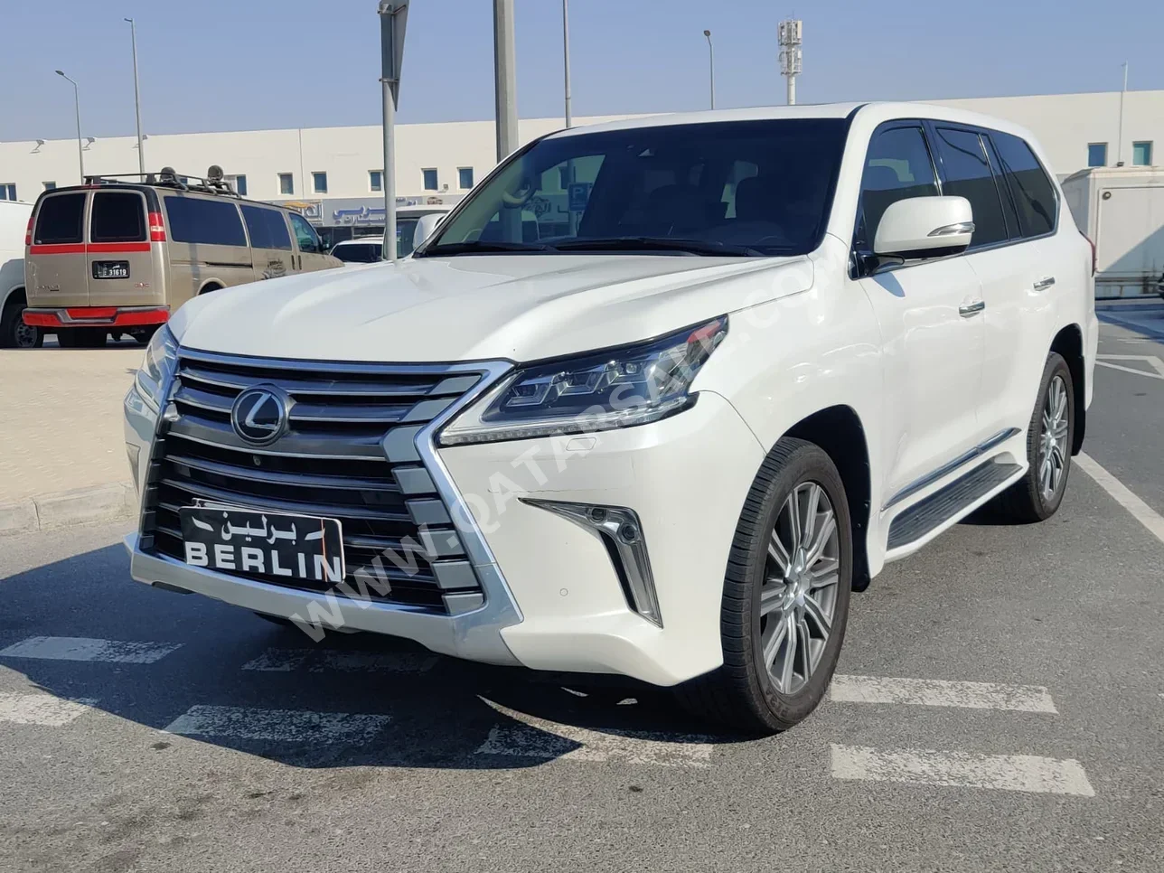 Lexus  LX  570  2016  Automatic  230,000 Km  8 Cylinder  Four Wheel Drive (4WD)  SUV  White