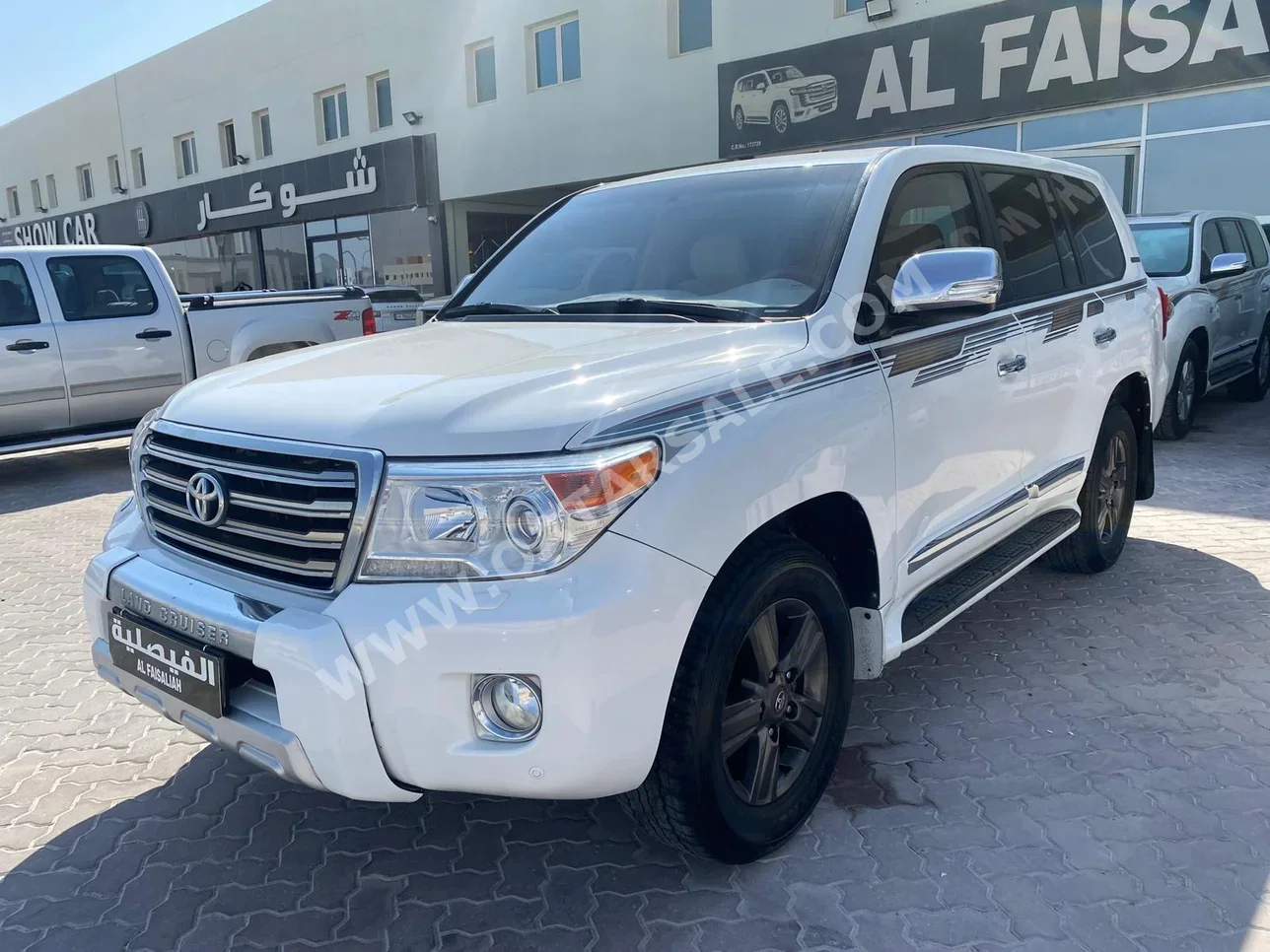 Toyota  Land Cruiser  GXR  2015  Automatic  320,000 Km  8 Cylinder  Four Wheel Drive (4WD)  SUV  White