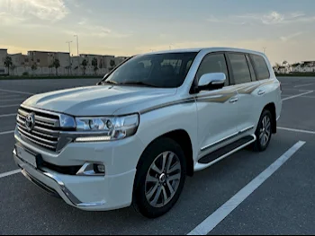 Toyota  Land Cruiser  VXS  2016  Automatic  237,000 Km  8 Cylinder  Four Wheel Drive (4WD)  SUV  Pearl