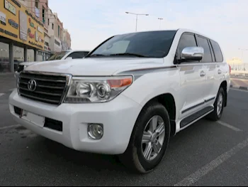 Toyota  Land Cruiser  GXR  2014  Automatic  411,000 Km  8 Cylinder  Four Wheel Drive (4WD)  SUV  White