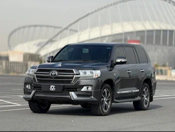 Toyota  Land Cruiser  VXR- Grand Touring S  2020  Automatic  221,000 Km  8 Cylinder  Four Wheel Drive (4WD)  SUV  Gray