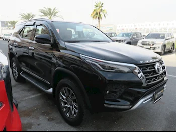 Toyota  Fortuner  SR5  2024  Automatic  9,000 Km  6 Cylinder  Four Wheel Drive (4WD)  SUV  Black  With Warranty