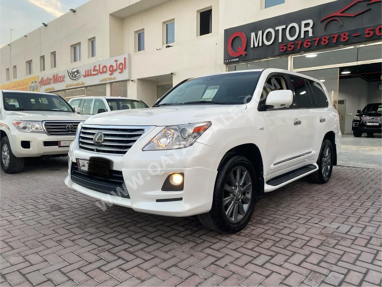 Lexus  LX  570  2010  Automatic  430,000 Km  8 Cylinder  Four Wheel Drive (4WD)  SUV  White