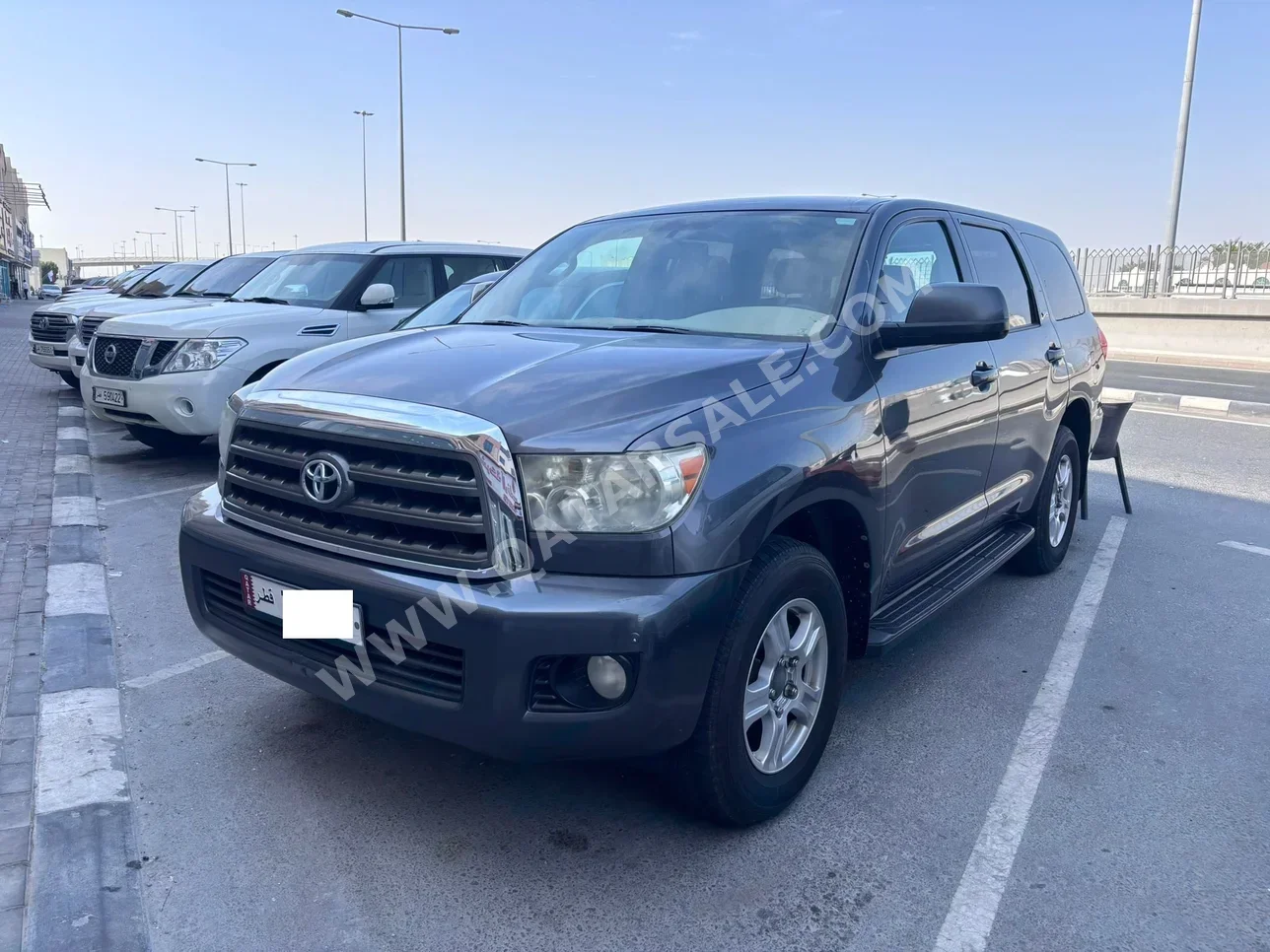 Toyota  Sequoia  SR5  2016  Automatic  370,000 Km  8 Cylinder  Four Wheel Drive (4WD)  SUV  Gray