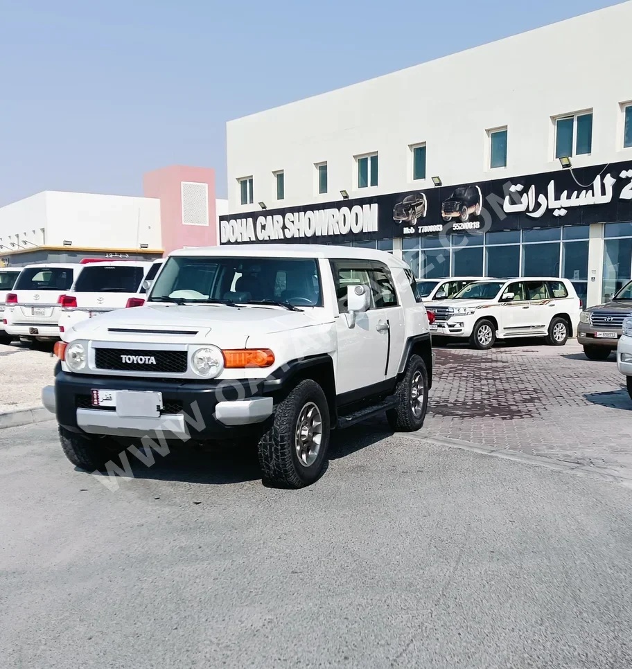 Toyota  FJ Cruiser  2011  Automatic  307,000 Km  6 Cylinder  Four Wheel Drive (4WD)  SUV  White