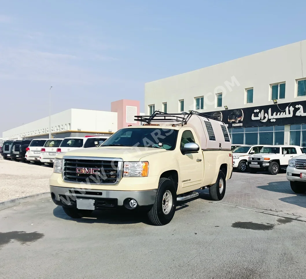 GMC  Sierra  2500 HD  2008  Automatic  332,000 Km  8 Cylinder  Four Wheel Drive (4WD)  Pick Up  Beige