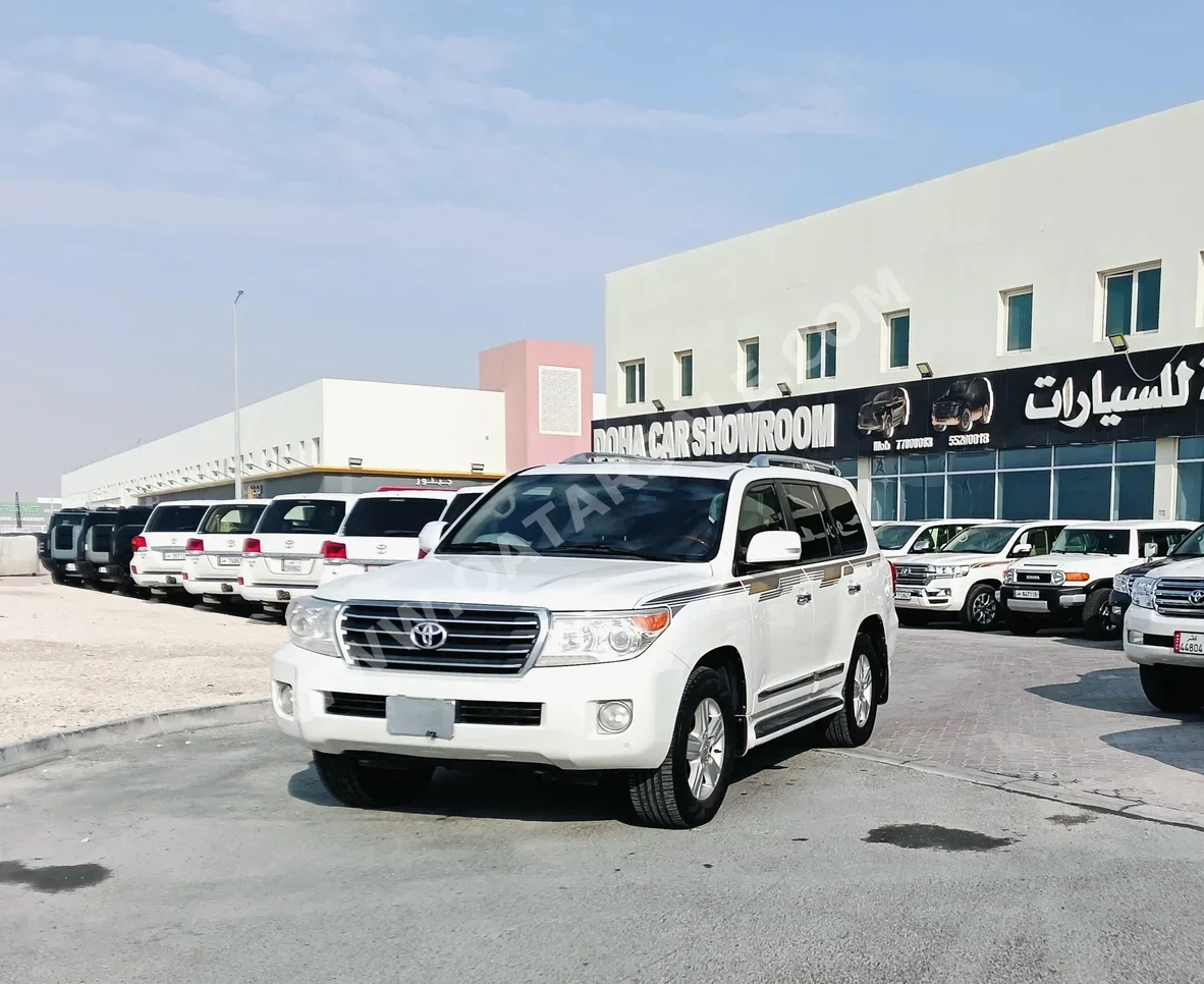 Toyota  Land Cruiser  GXR  2015  Automatic  262,000 Km  6 Cylinder  Four Wheel Drive (4WD)  SUV  White