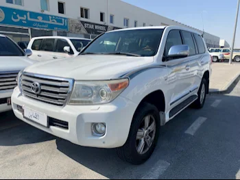 Toyota  Land Cruiser  VXR  2013  Automatic  293,000 Km  8 Cylinder  Four Wheel Drive (4WD)  SUV  White