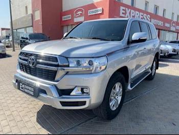 Toyota  Land Cruiser  GXR  2017  Automatic  179,000 Km  8 Cylinder  Four Wheel Drive (4WD)  SUV  Silver