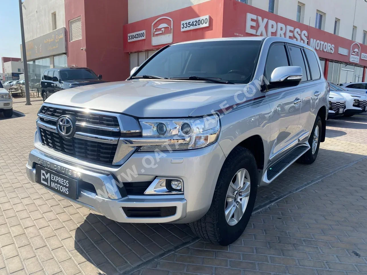 Toyota  Land Cruiser  GXR  2017  Automatic  179,000 Km  8 Cylinder  Four Wheel Drive (4WD)  SUV  Silver