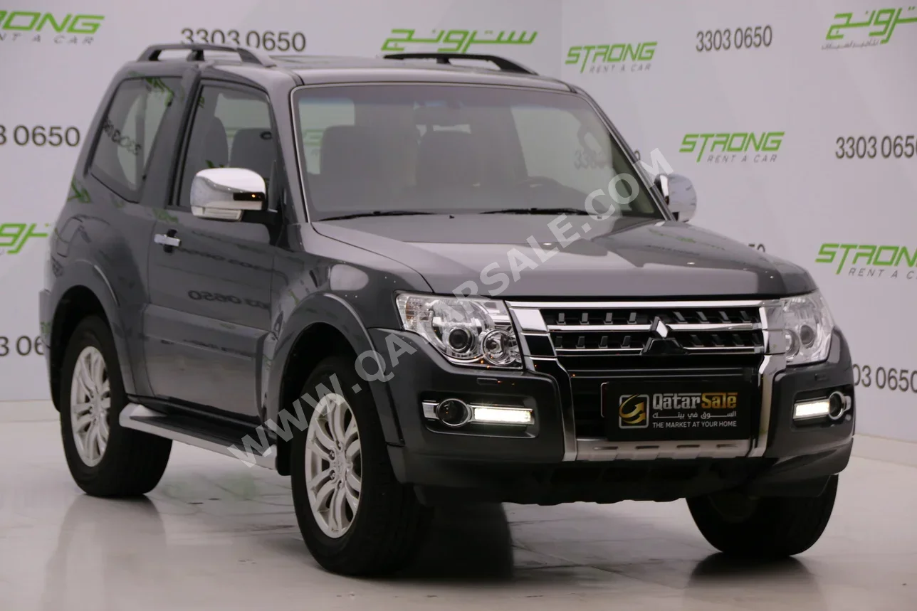 Mitsubishi  Pajero  GLS  2016  Automatic  35,000 Km  6 Cylinder  Four Wheel Drive (4WD)  SUV  Gray