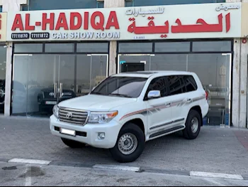 Toyota  Land Cruiser  GXR  2013  Automatic  262,000 Km  8 Cylinder  Four Wheel Drive (4WD)  SUV  White