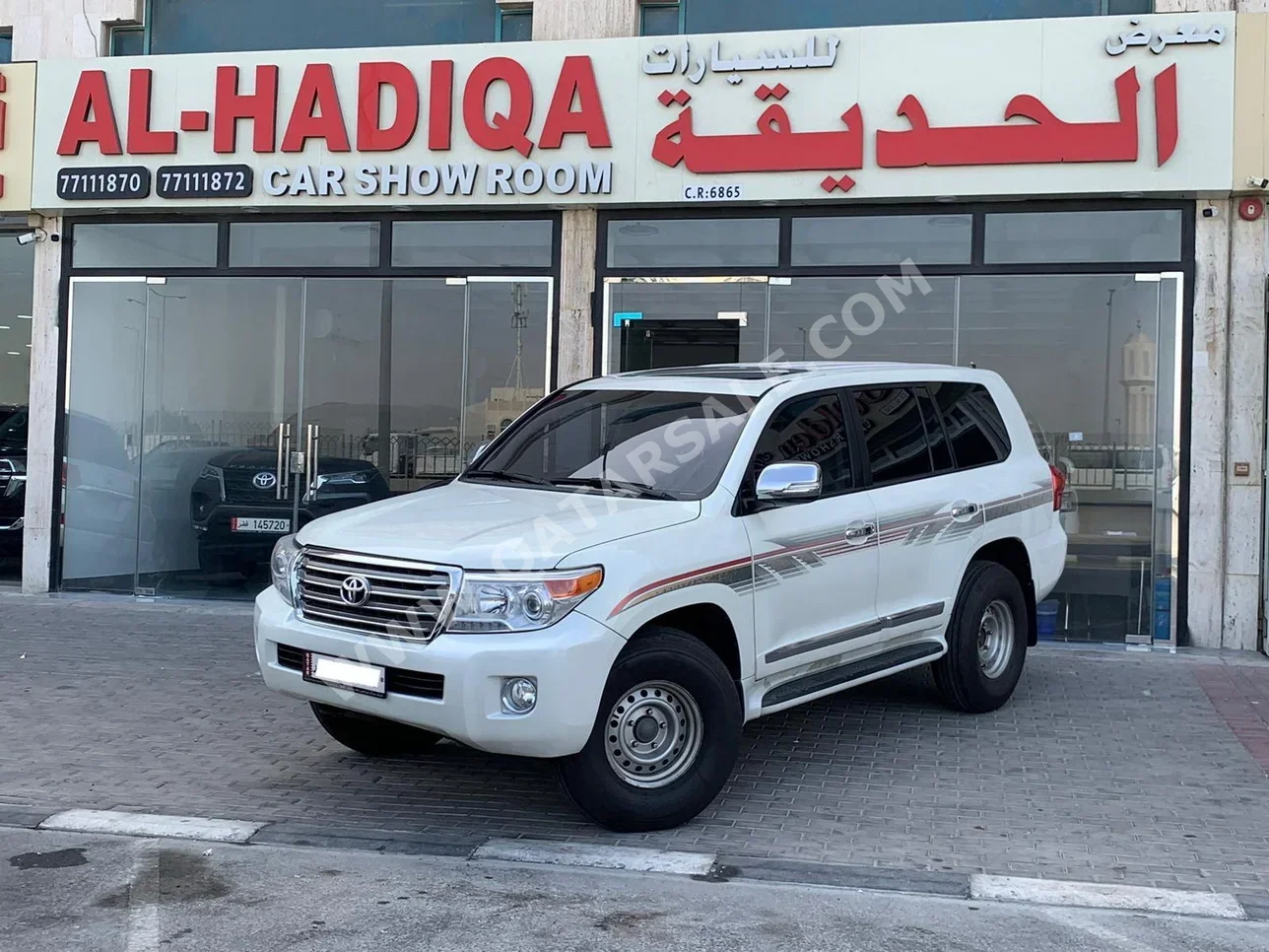 Toyota  Land Cruiser  GXR  2013  Automatic  262,000 Km  8 Cylinder  Four Wheel Drive (4WD)  SUV  White