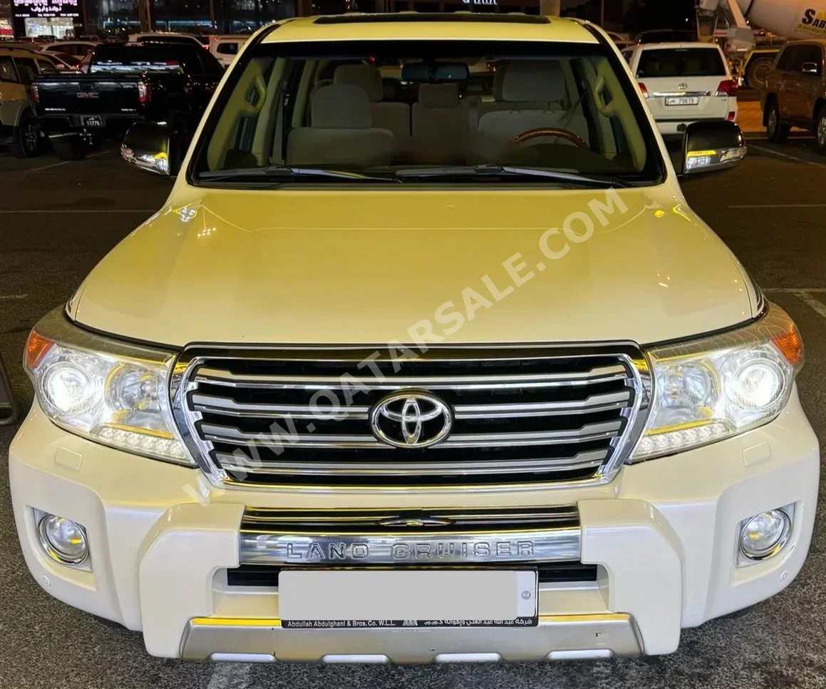 Toyota  Land Cruiser  GXR - Limited  2015  Automatic  182,000 Km  8 Cylinder  Four Wheel Drive (4WD)  SUV  Pearl