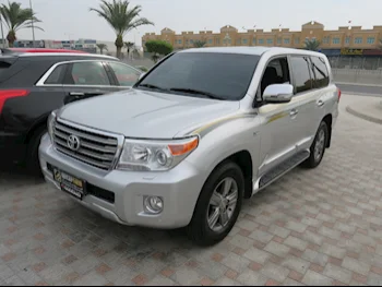 Toyota  Land Cruiser  VXR  2014  Automatic  296,000 Km  8 Cylinder  Four Wheel Drive (4WD)  SUV  Silver