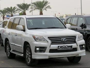 Lexus  LX  570 S  2015  Automatic  343,000 Km  8 Cylinder  Four Wheel Drive (4WD)  SUV  White