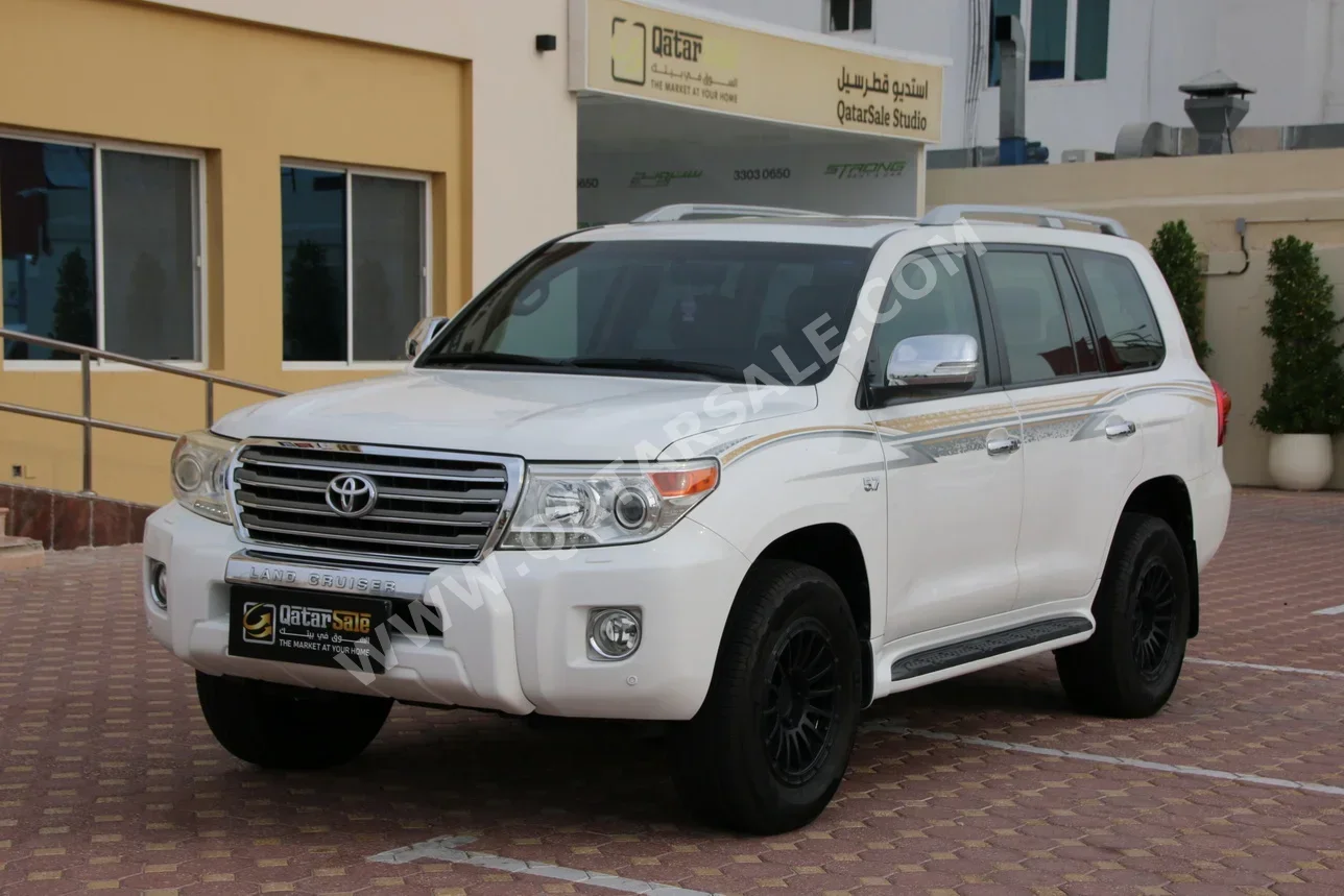  Toyota  Land Cruiser  VXR  2012  Automatic  134,000 Km  8 Cylinder  Four Wheel Drive (4WD)  SUV  White  With Warranty