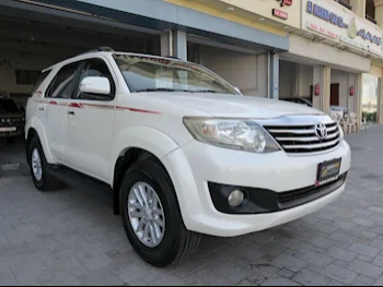 Toyota  Fortuner  2014  Automatic  220,000 Km  6 Cylinder  Four Wheel Drive (4WD)  SUV  White