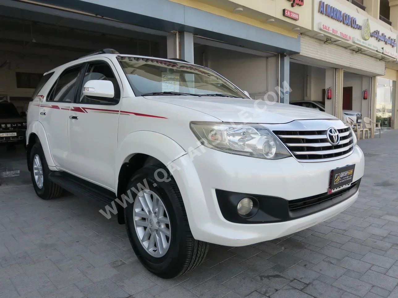 Toyota  Fortuner  2014  Automatic  220,000 Km  6 Cylinder  Four Wheel Drive (4WD)  SUV  White