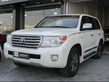 Toyota  Land Cruiser  VXR  2014  Automatic  344,000 Km  8 Cylinder  Four Wheel Drive (4WD)  SUV  White