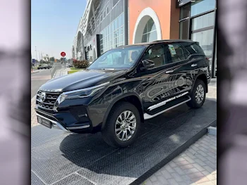 Toyota  Fortuner  SR5  2024  Automatic  186 Km  6 Cylinder  Four Wheel Drive (4WD)  SUV  Black  With Warranty