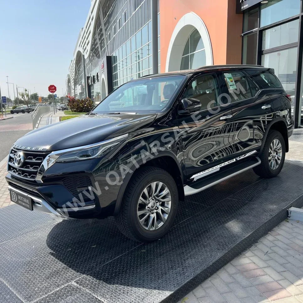 Toyota  Fortuner  SR5  2024  Automatic  186 Km  6 Cylinder  Four Wheel Drive (4WD)  SUV  Black  With Warranty