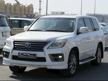 Lexus  LX  570 S  2015  Automatic  343,000 Km  8 Cylinder  Four Wheel Drive (4WD)  SUV  White