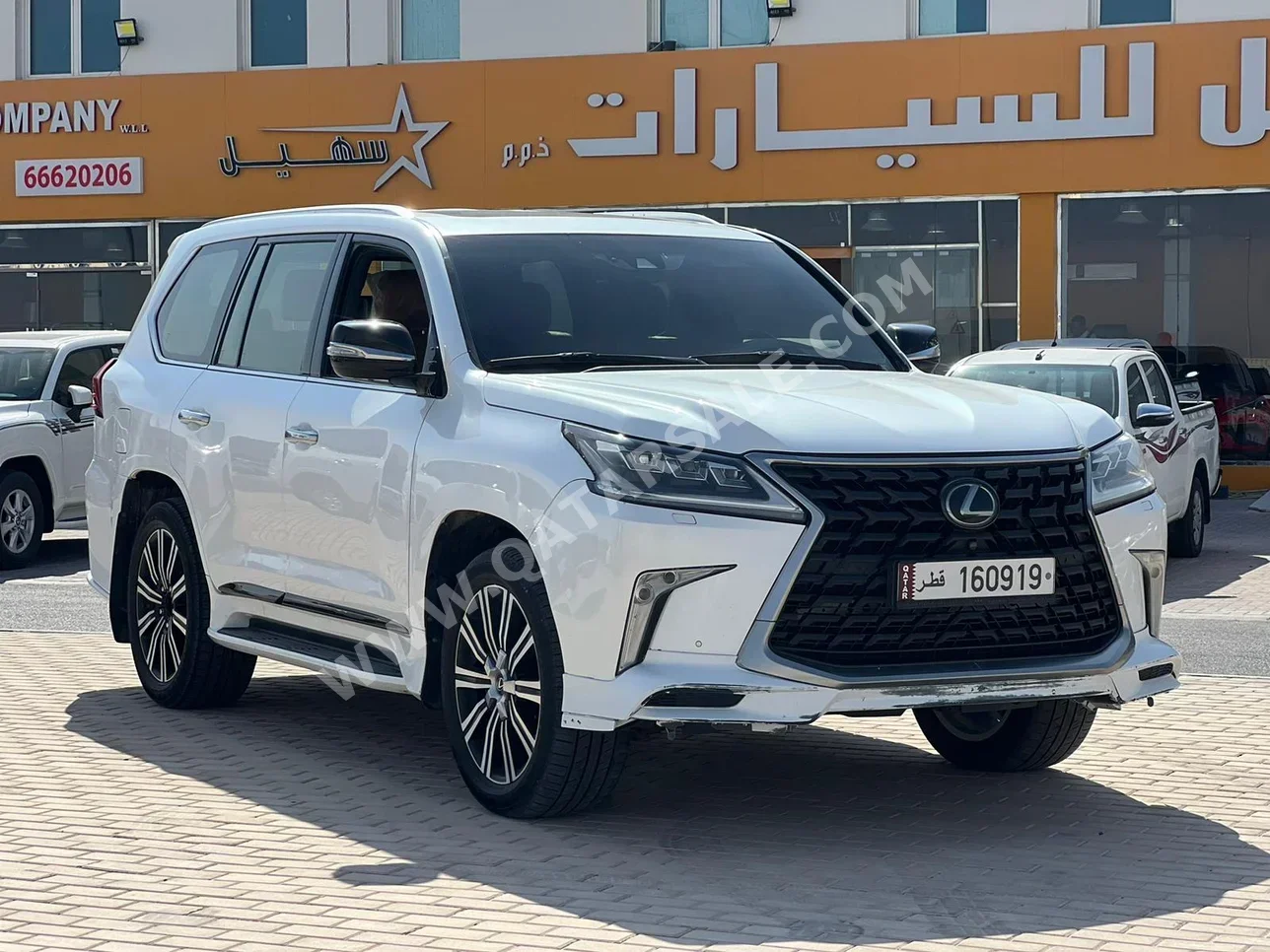 Lexus  LX  570 S  2018  Automatic  294,000 Km  8 Cylinder  Four Wheel Drive (4WD)  SUV  White