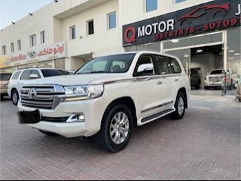 Toyota  Land Cruiser  GXR  2017  Automatic  289,000 Km  8 Cylinder  Four Wheel Drive (4WD)  SUV  White